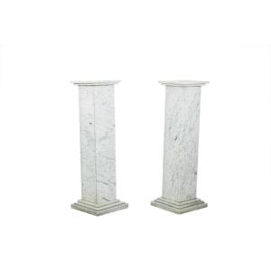 Paire de colonnes de style Art Déco, en marbre blanc, XXe siècle.  LS6476409P   