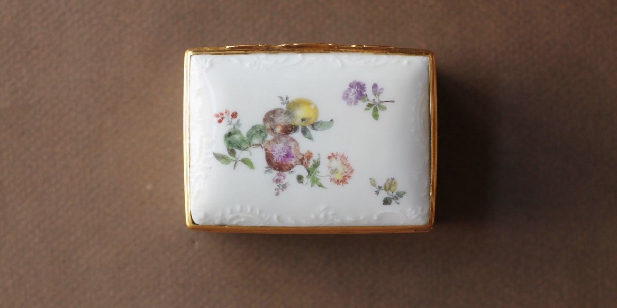 Meissen Porcelain Snuff Box With Polychrome Fruit Decor. 18th Century.-photo-4