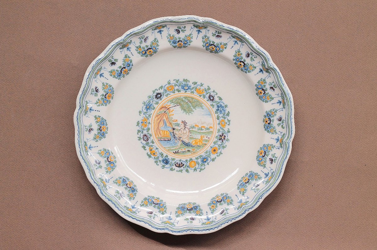 Assiette En Faïence De Moustiers Représentant Diane Au Bain. Manufacture De Clérissy. XVIIIe S.-photo-1