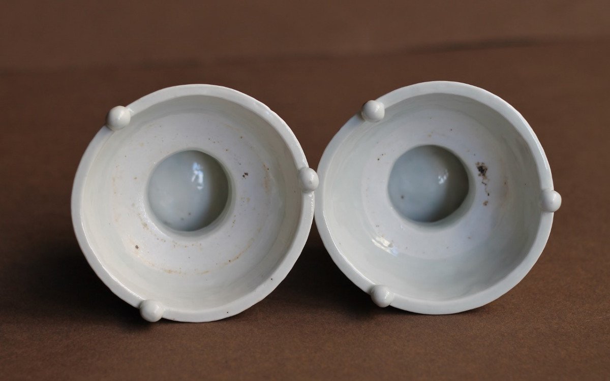 Pair Of Japanese Porcelain Salt Cellars With Kakiemon Decor, Circa 1700-1720.-photo-2