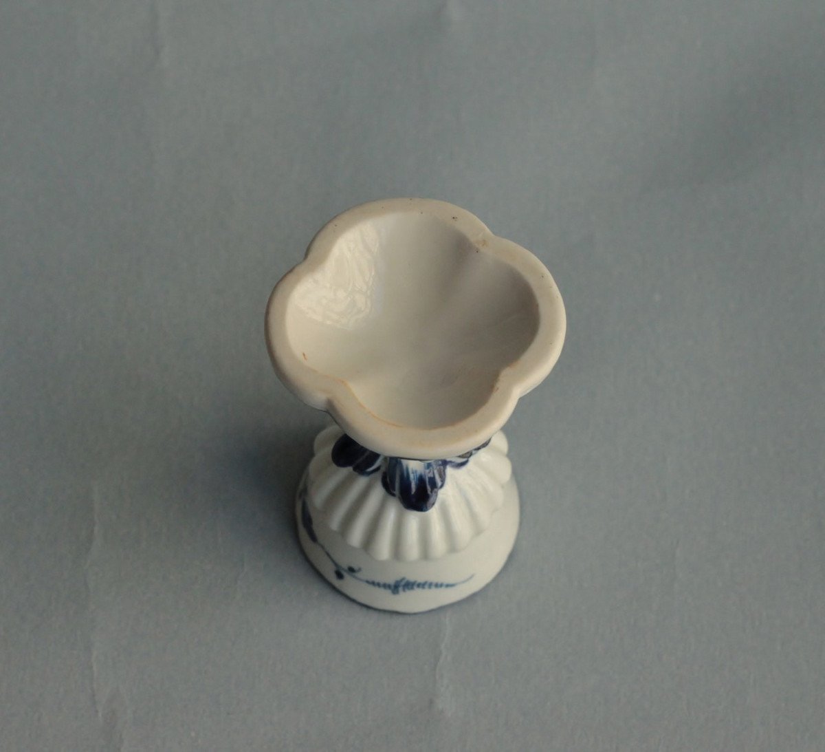 Coquetier En Porcelaine Tendre De Chantilly, 18eme Siècle.-photo-4