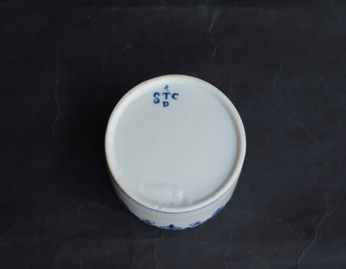 Large Pot à Fard En Porcelaine De Saint-cloud à Décor En Camaïeu Bleu, XVIIIème S-photo-3