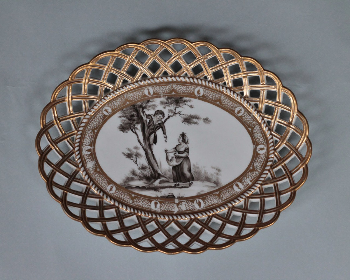 Paris Porcelain Basket (?) Depicting Cherry Picking. Late 18th Century.-photo-1