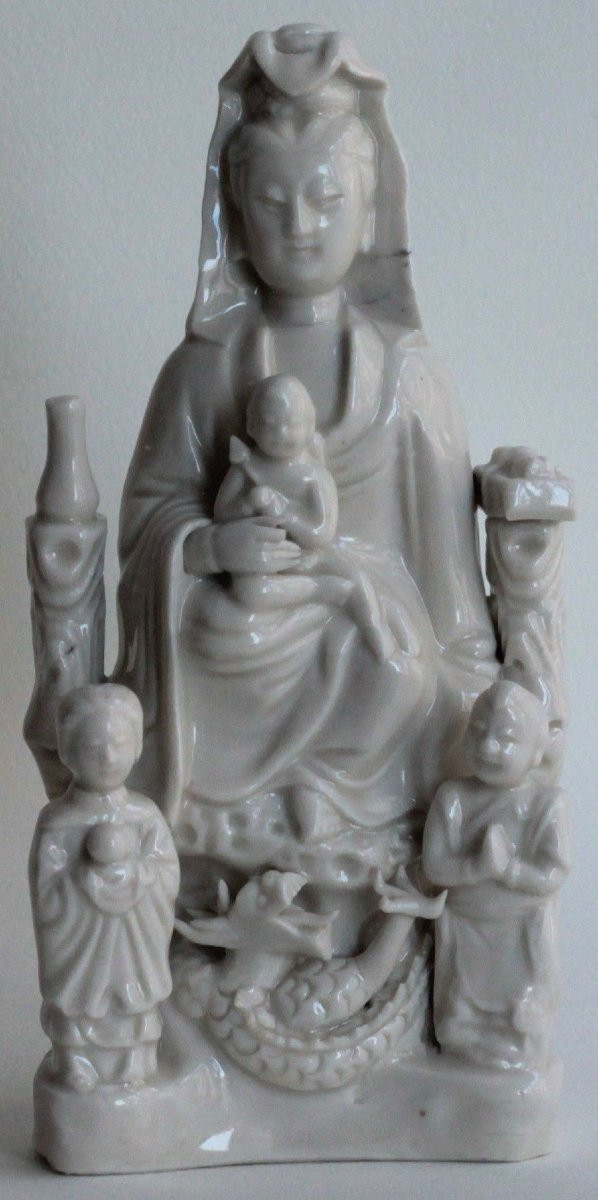 Statuette de Guanyin en porcelaine dit "blanc de Chine" de Dehua,  période Kangxi (1662-1722).-photo-4