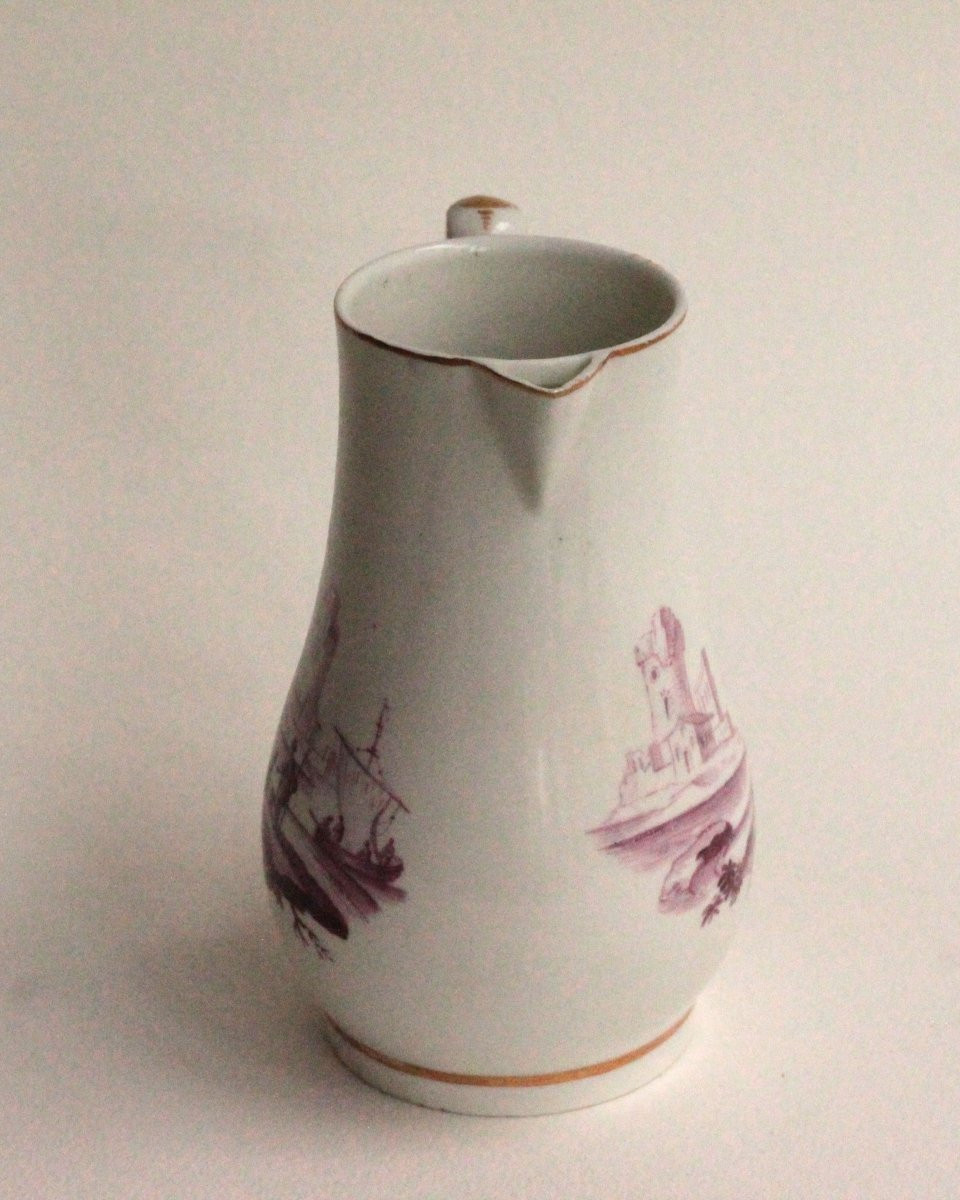 Pot à lait en porcelaine de Tournai à décor en camaïeu pourpre,  18e siècle.-photo-3