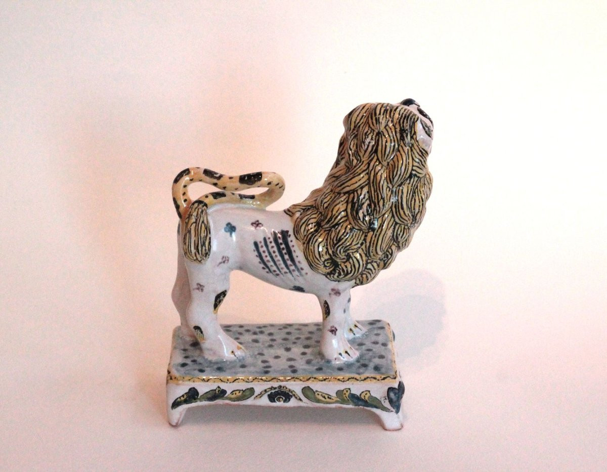 Lion en faïence de Rouen, manufacture Delamétairie, fin XVIIIe siècle.-photo-2