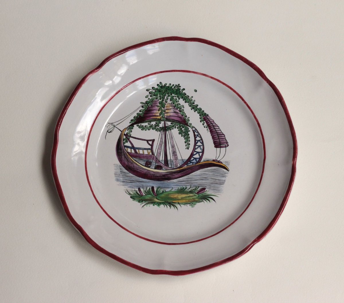 Assiette en faïence des Islettes - Bois d'Epenses à décor d'une jonque. 1ere moitie XIXe siècle-photo-1