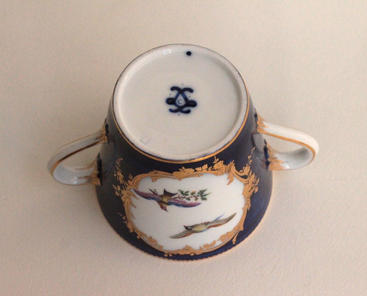 Vincennes Soft-paste Porcelain Milk Cup, Decorated With Birds On A Clouded Blue Background, 1756-photo-1