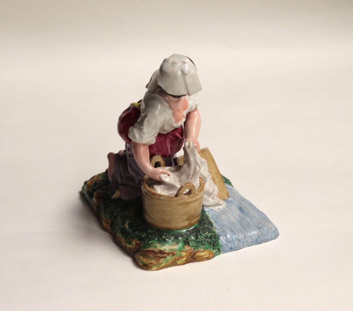 Figurine en faïence des Islettes - Bois d'Epense représentant une lavandière, fin XVIIIe s.-photo-4