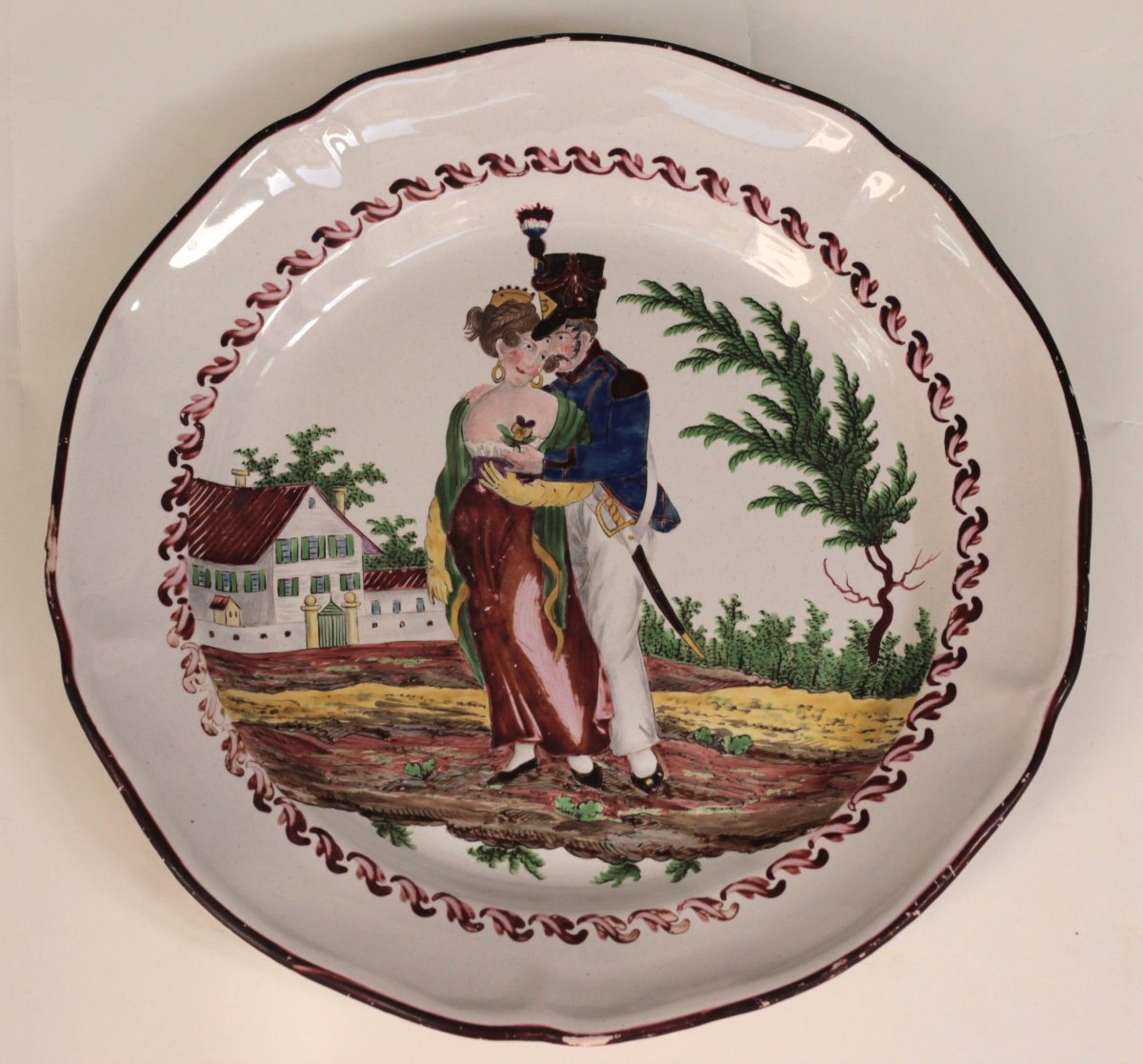 Plat en faïence des Islettes - Le Bois d'Epense représentant un couple, période Dupré vers 1820-photo-3
