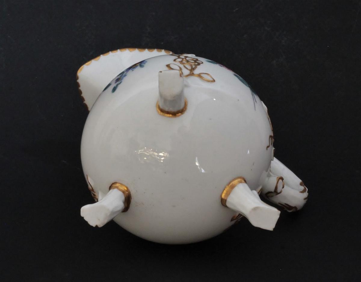 Milk Pot Tripode Porcelain Tender Sèvres, 18th S.-photo-1