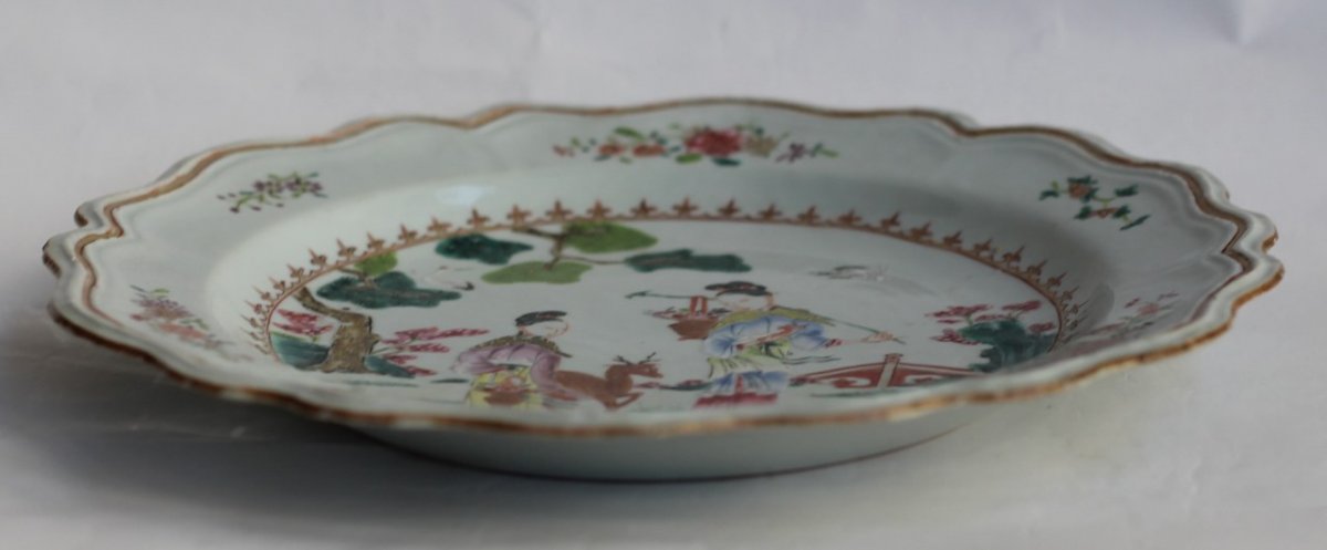 China, Plate With Character Decor.-photo-3