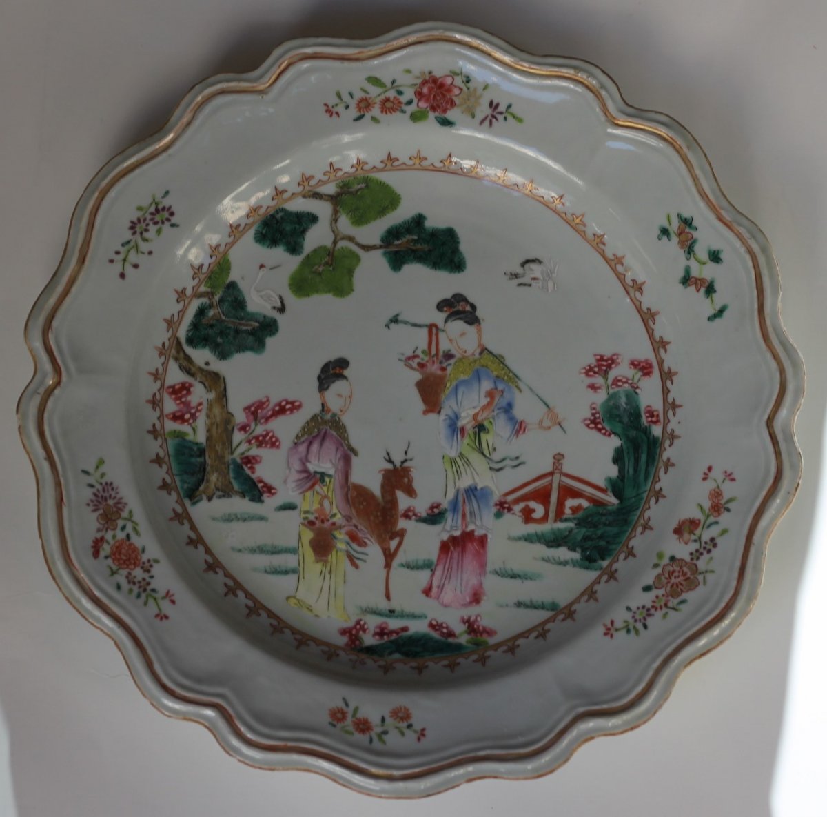 Chine , Assiette à Décor De Personnages.