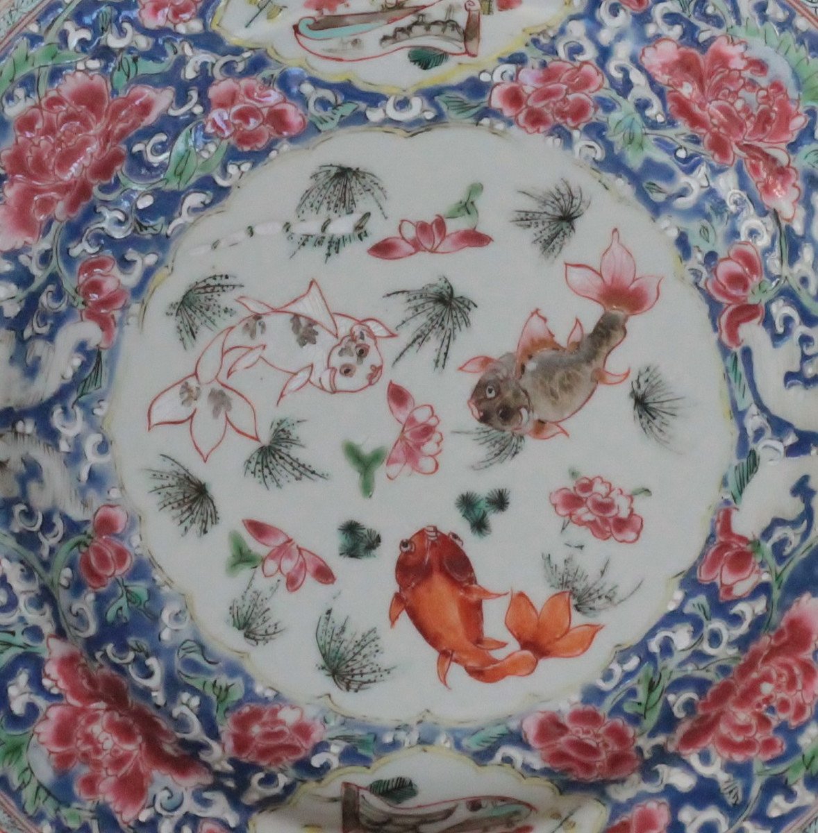 Assiette En Porcelaine De Chine Décor Aux Poissons, 18eme Siècle.-photo-2