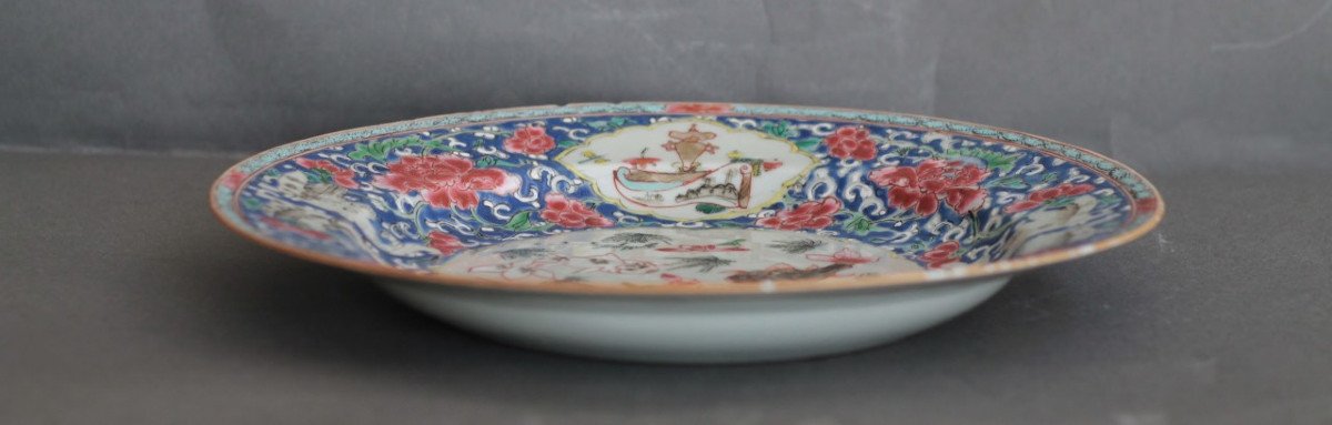 Chinese Porcelain Plate Decorated With Fish, 18th Century.-photo-4