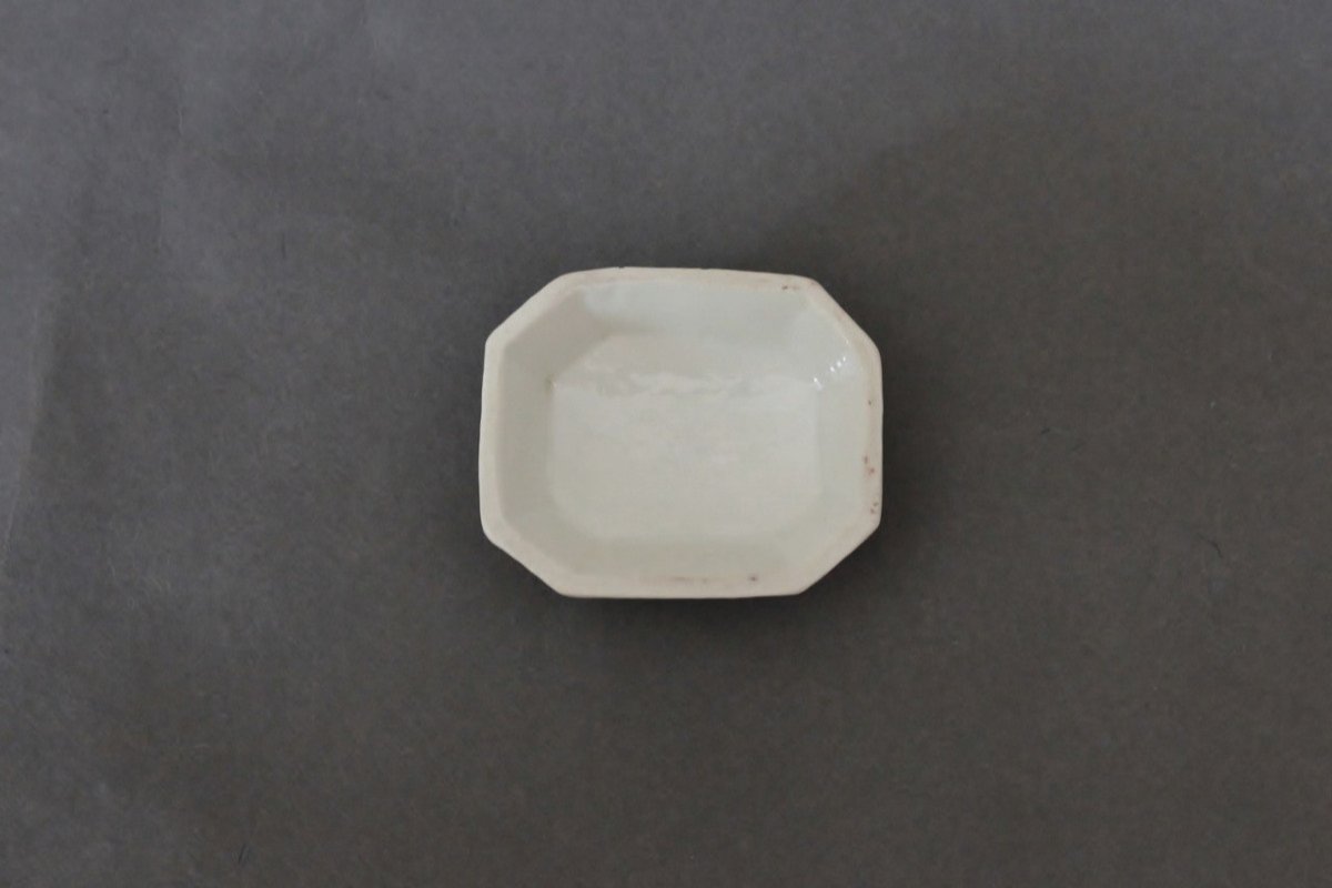 Porcelain Salt Shaker From Saint-cloud, Eighteenth Century.-photo-4