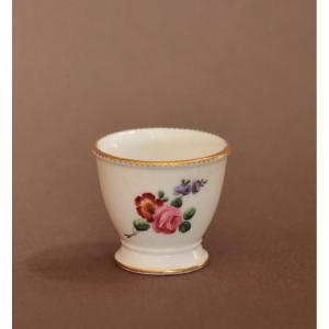 Coquetier En Porcelaine Tendre De Sèvres, Vers 1765.