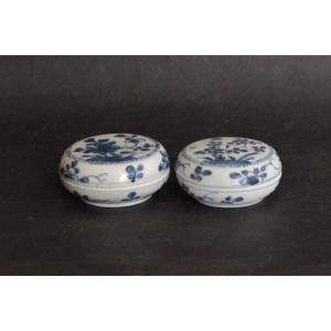 Two Chinese Porcelain Wax Boxes With Blue And White Decor, Kangxi Period (1662-1722).