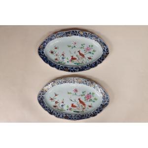 Paire De Petits Plats Ovales En Porcelaine De Chine, Décor De Paons. 18eme Siècle.