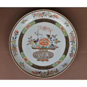 Plat En Porcelaine De Chine à Décor d'Un Vase Fleuri. Epoque Yongzheng (1723-1735), 18e S.