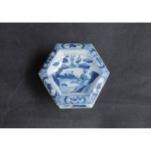 Salière en porcelaine de Chine à décor bleu et blanc, époque Kangxi (1662-1722).