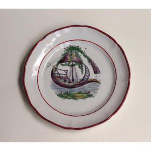 Earthenware Plate From Les Islettes - Bois d'Epenses, Decorated With A Junk. First Half Of The 19th Century