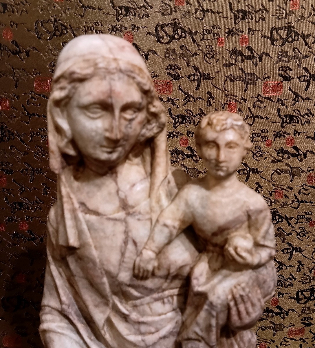 Grande vierge a l enfant sculptee en marbre -photo-2