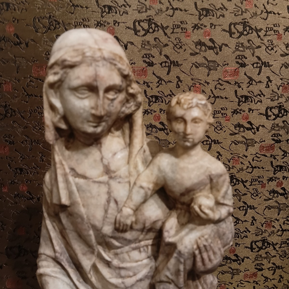 Grande vierge a l enfant sculptee en marbre -photo-7