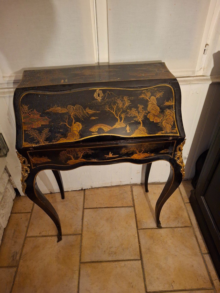 Donkey Back Desk In Chinese Lacquer, Period N III