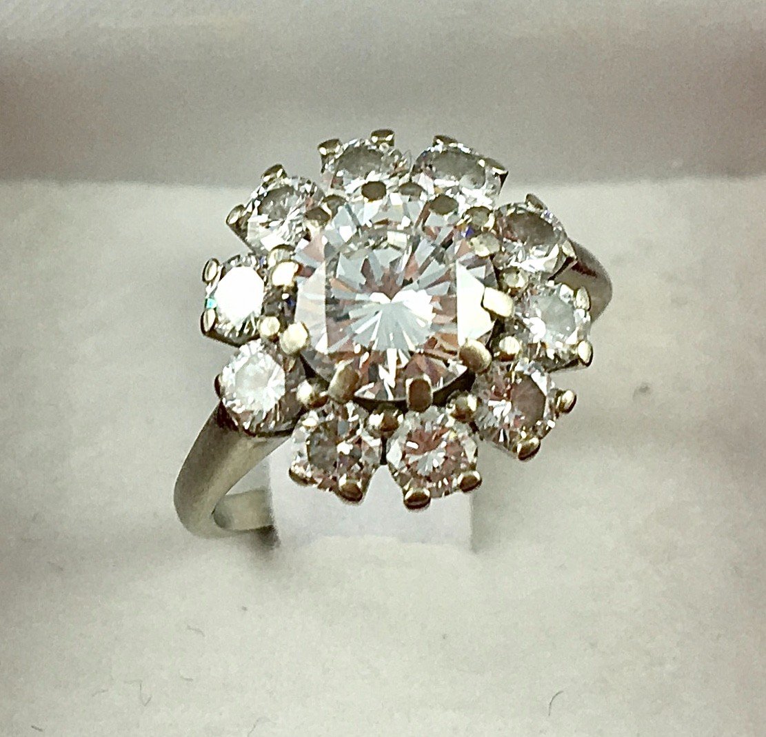 Daisy Ring With Brilliant Cut Diamonds, Center 1.36 Ct Certified In White Gold-photo-4