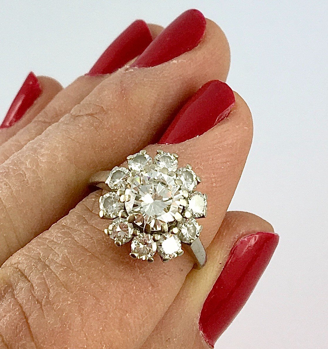 Daisy Ring With Brilliant Cut Diamonds, Center 1.36 Ct Certified In White Gold-photo-3