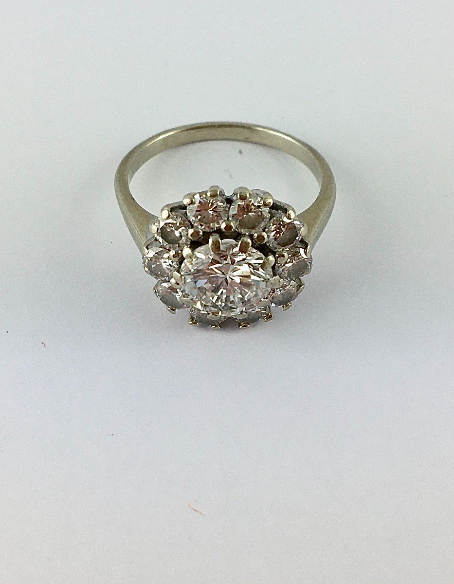 Daisy Ring With Brilliant Cut Diamonds, Center 1.36 Ct Certified In White Gold-photo-3