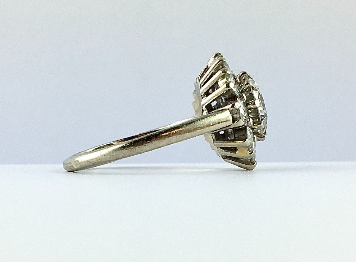 Daisy Ring With Brilliant Cut Diamonds, Center 1.36 Ct Certified In White Gold-photo-5