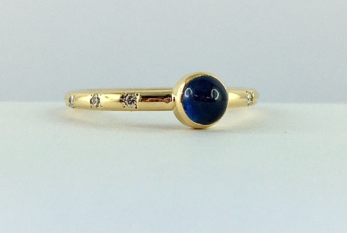 Sapphire Cabochon Ring Set On Yellow Gold Wire Diamonds In Constellations-photo-2