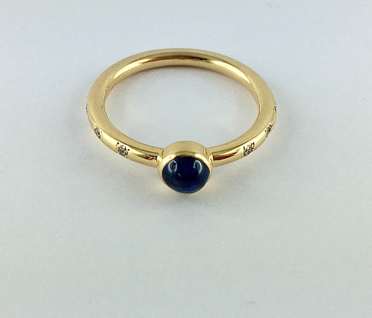 Sapphire Cabochon Ring Set On Yellow Gold Wire Diamonds In Constellations-photo-4