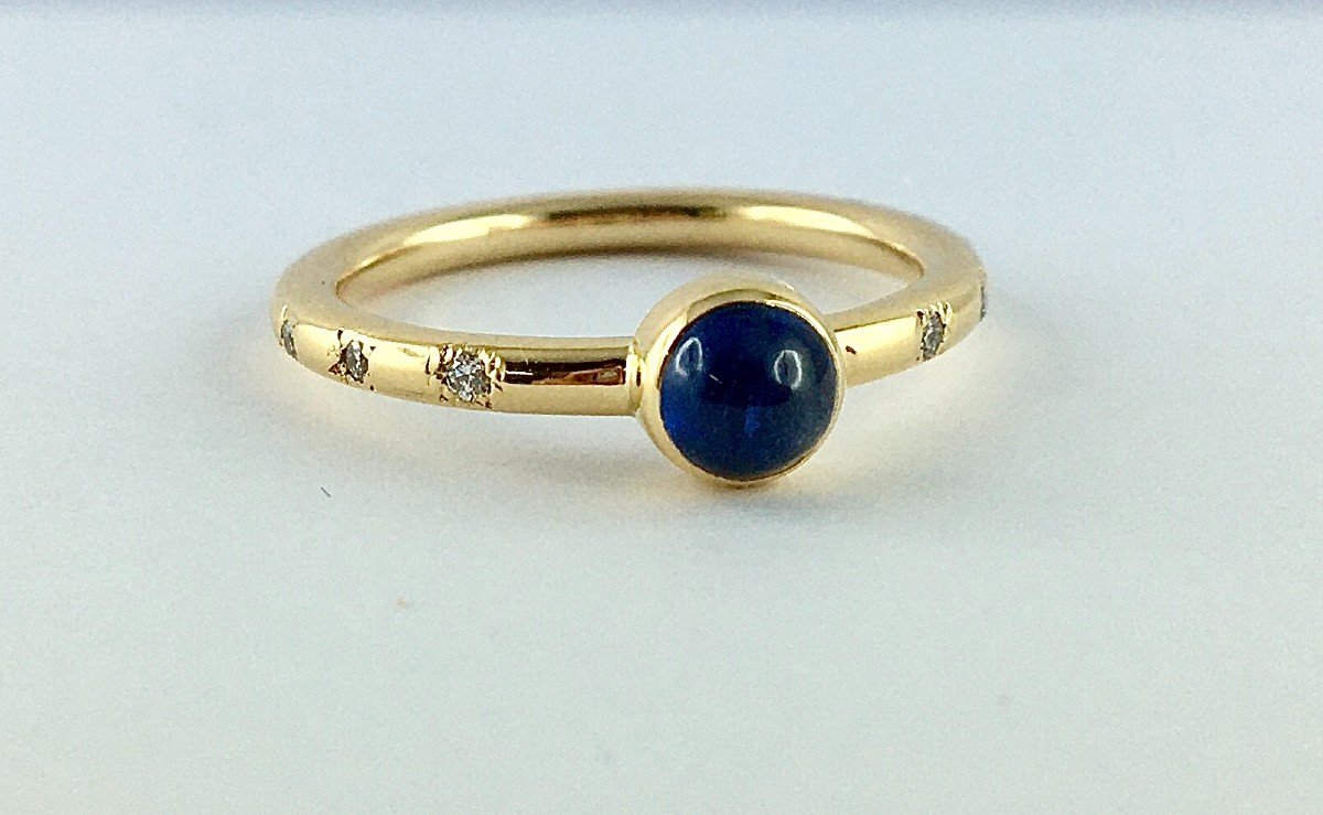 Sapphire Cabochon Ring Set On Yellow Gold Wire Diamonds In Constellations-photo-1