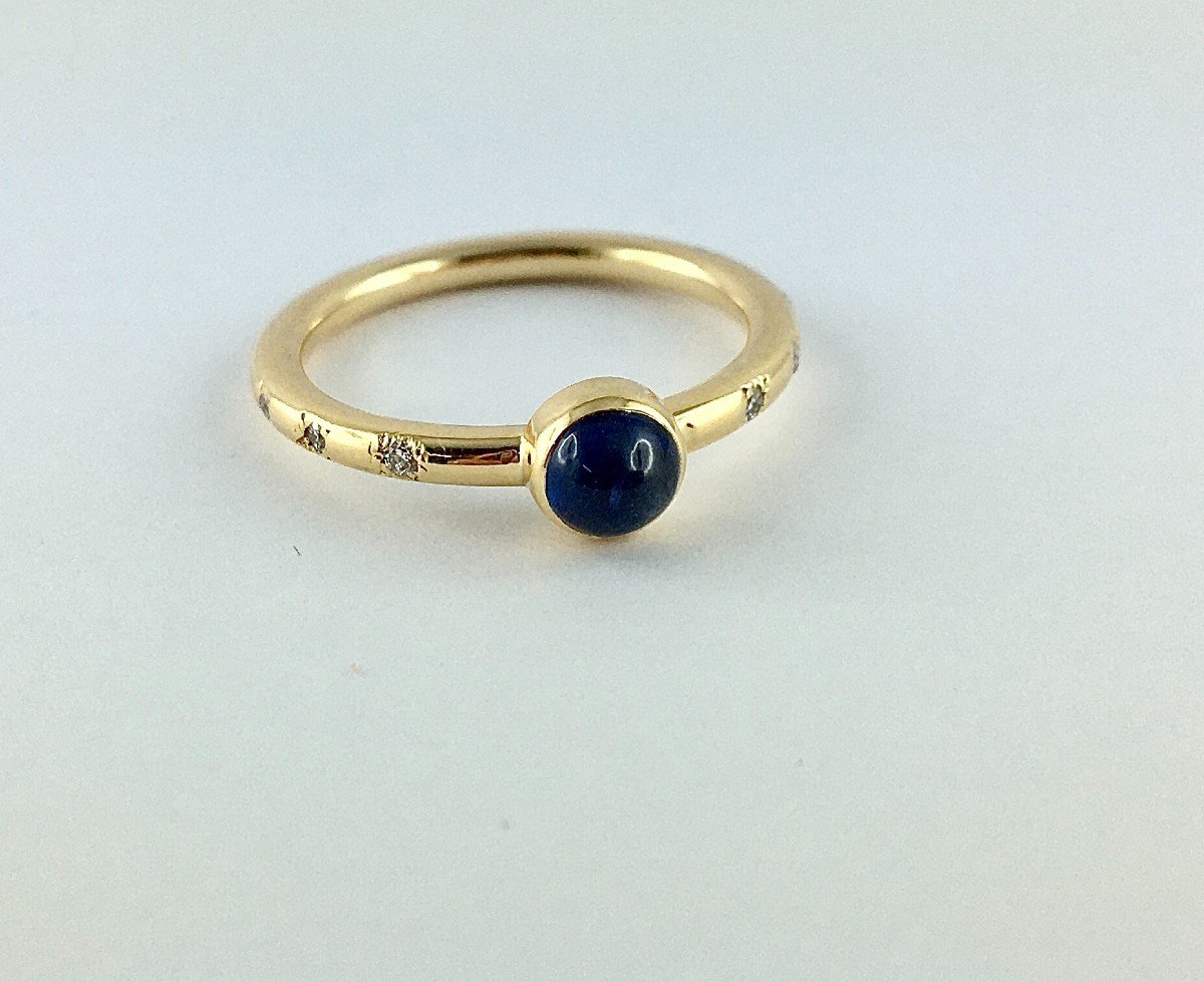 Sapphire Cabochon Ring Set On Yellow Gold Wire Diamonds In Constellations-photo-2
