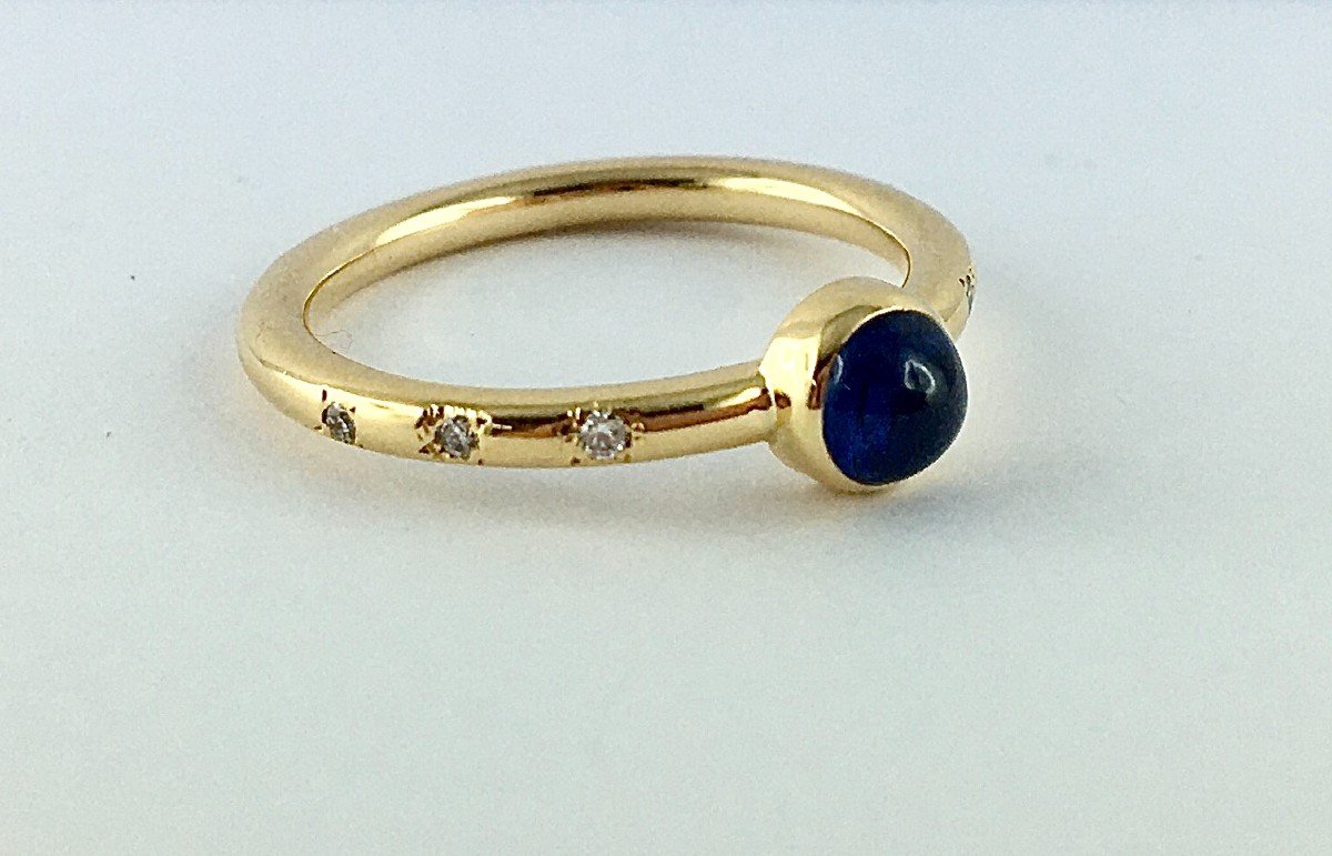 Sapphire Cabochon Ring Set On Yellow Gold Wire Diamonds In Constellations-photo-4