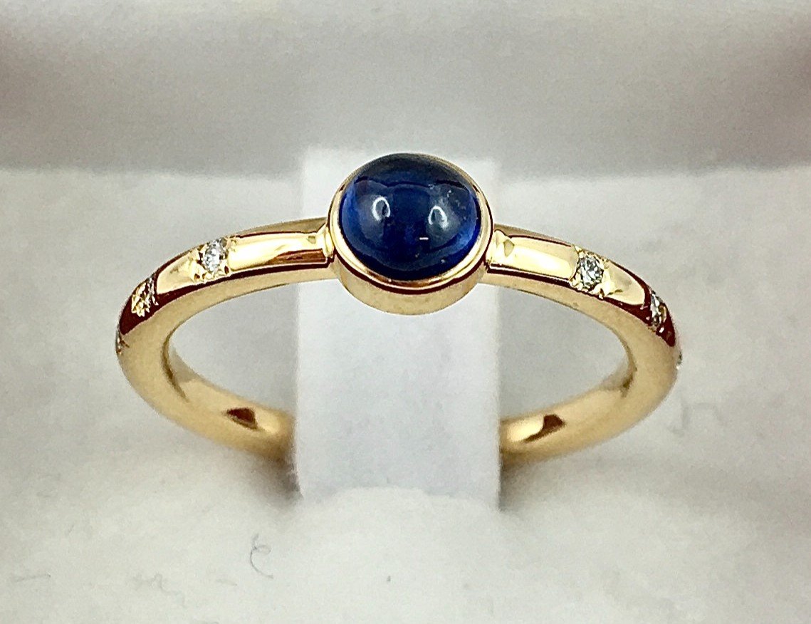 Sapphire Cabochon Ring Set On Yellow Gold Wire Diamonds In Constellations