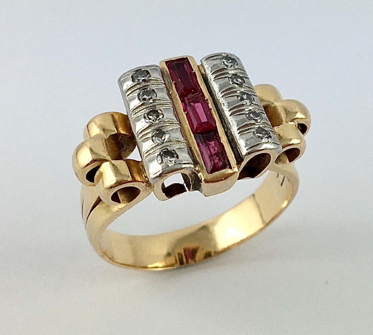 Bague Art Déco/ Tank Rubis Calibrés Synthétiques Et  Diamants  Sur Or Rose Et Platine