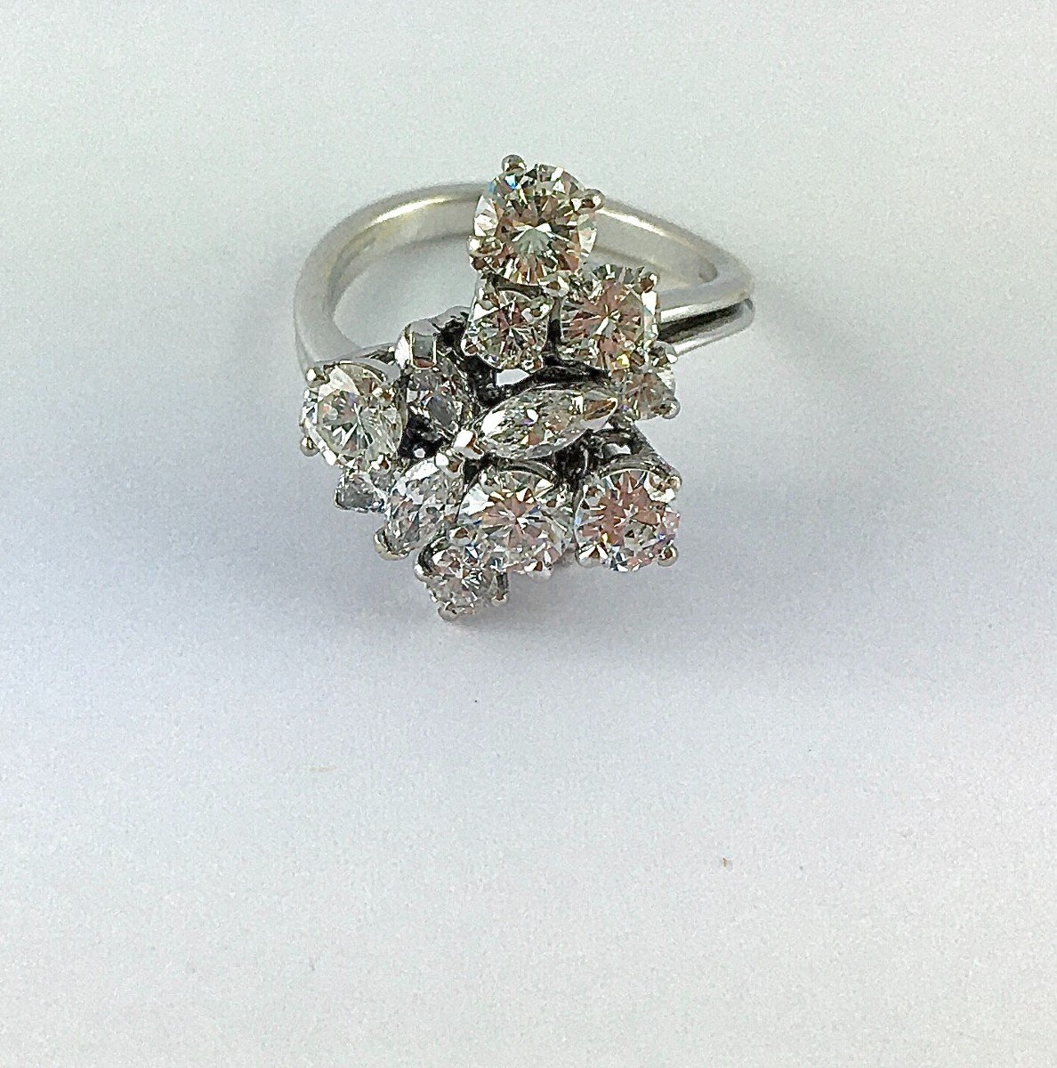 Vintage Asymmetrical Ring With Brilliant Cut Diamonds And Shuttles On White Gold-photo-2