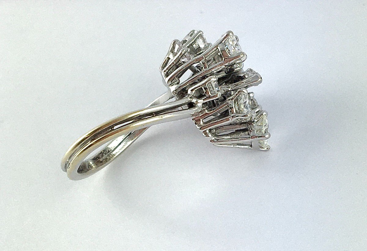 Vintage Asymmetrical Ring With Brilliant Cut Diamonds And Shuttles On White Gold-photo-5
