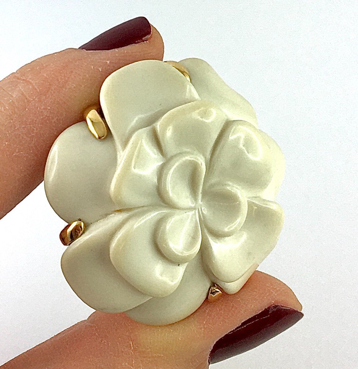 Chanel Camélia Cacholong Brooch White On Yellow Gold In Its Case-photo-1