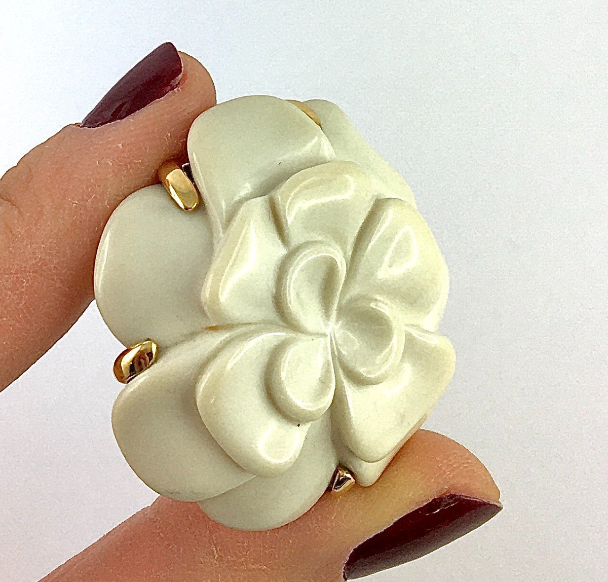 Chanel Camélia Cacholong Brooch White On Yellow Gold In Its Case-photo-2