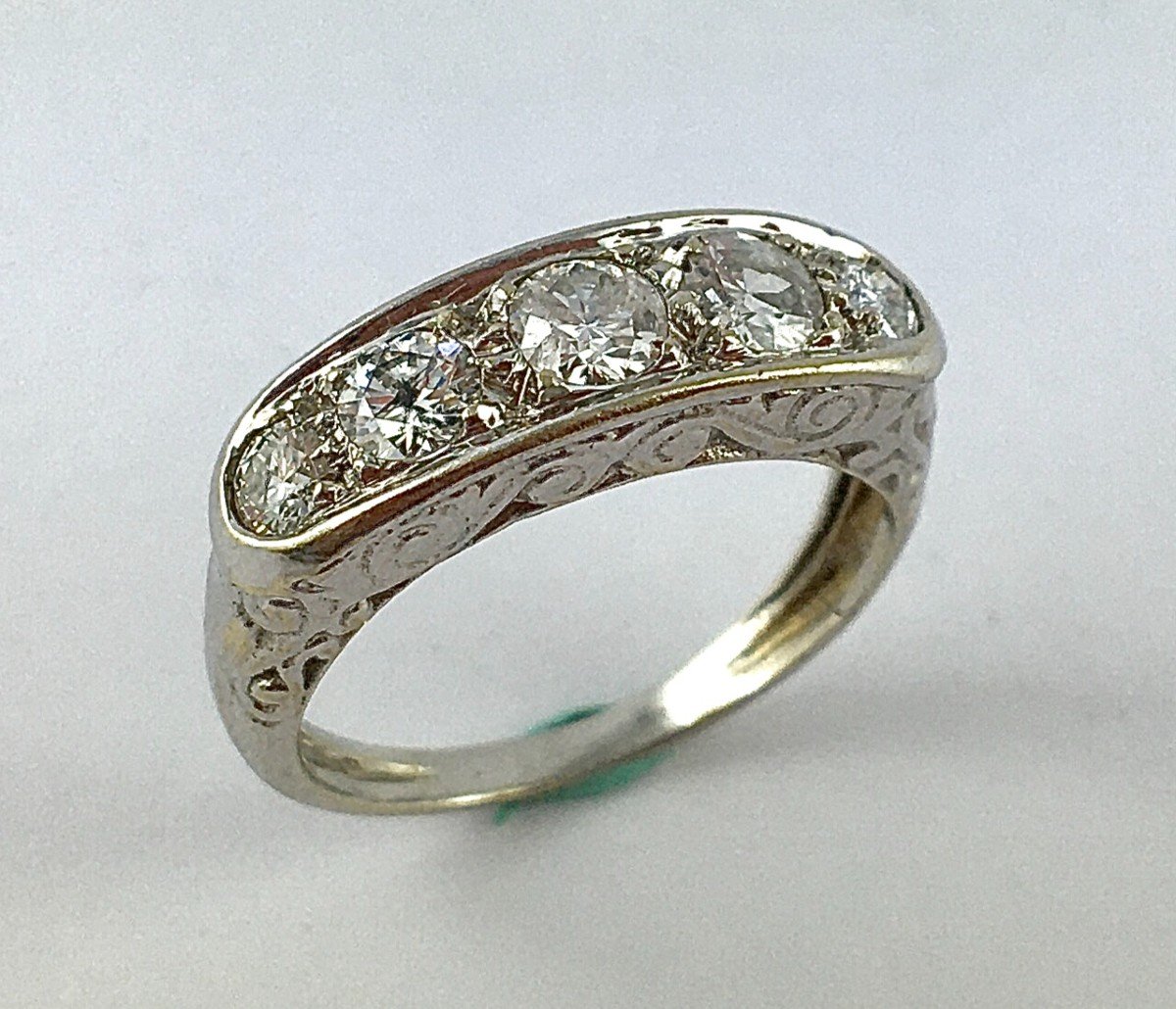 Bague Jarretière Cinq Diamants Taille Brillant Sur Or Blanc