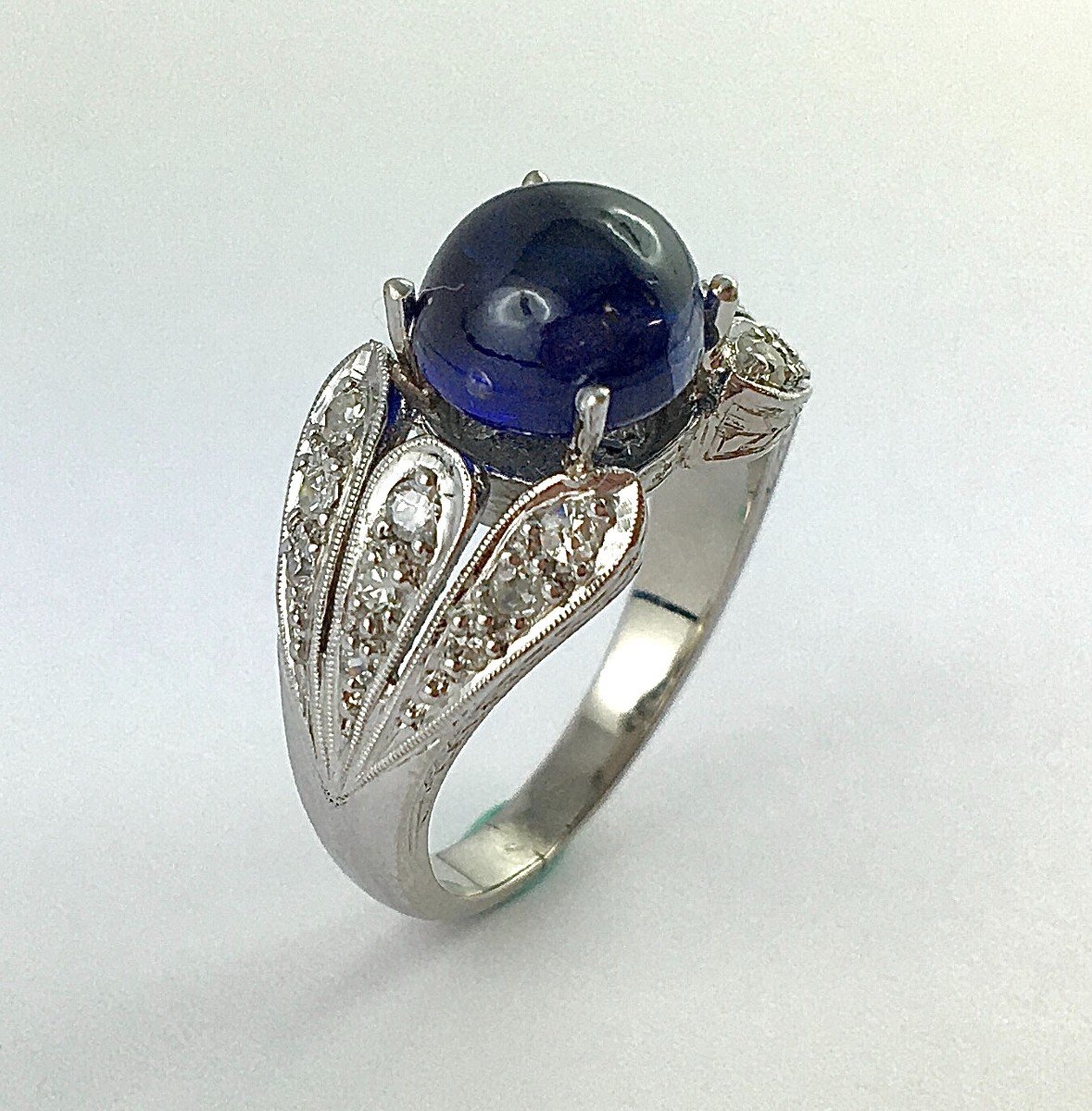 Art Deco Style Sapphire Cabochon And Diamonds Ring On Platinum And White Gold-photo-4