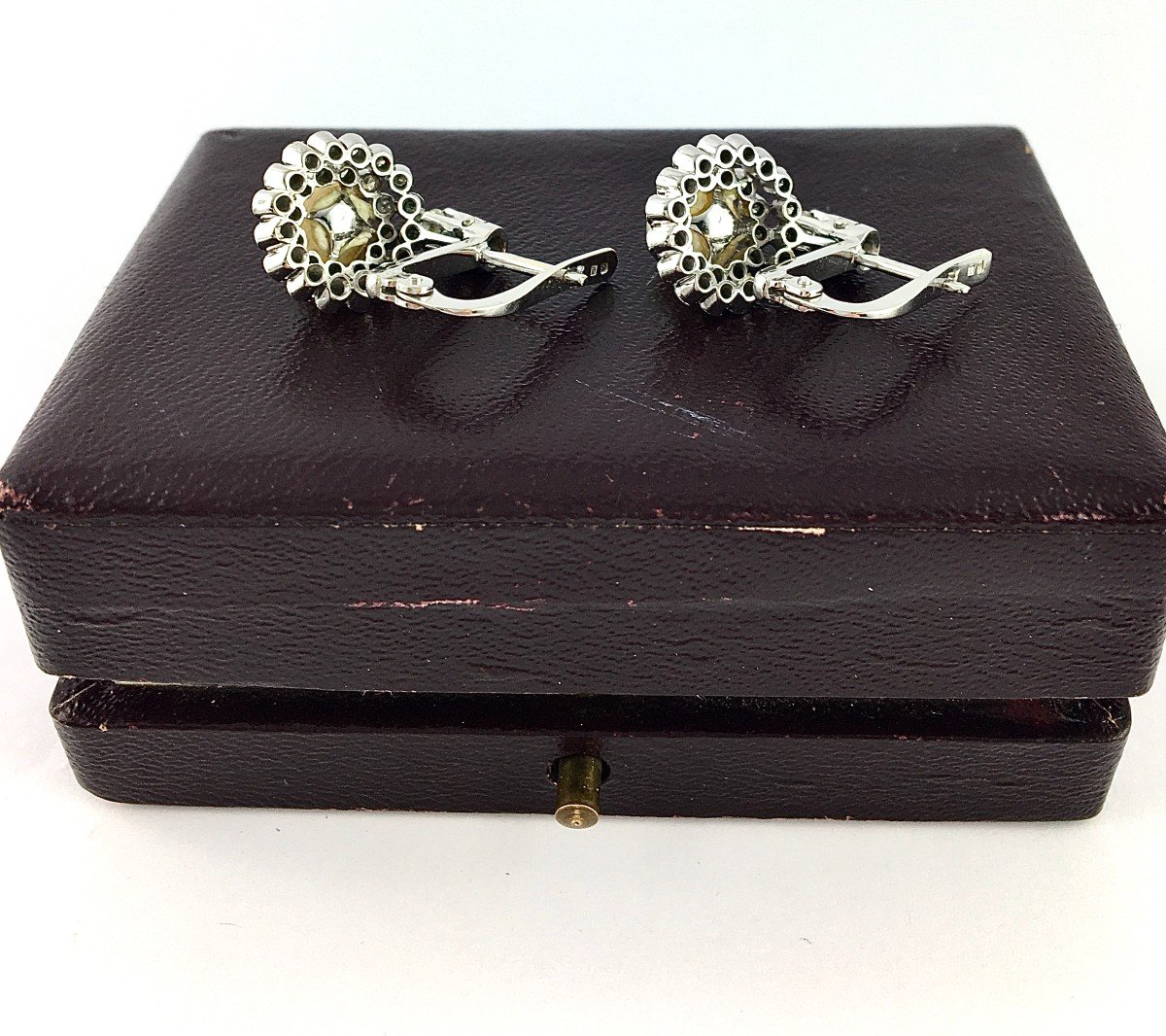 Japanese Akoya Cultured Pearl Flower Sleeper Earrings Diamonds / White Gold Box-photo-6