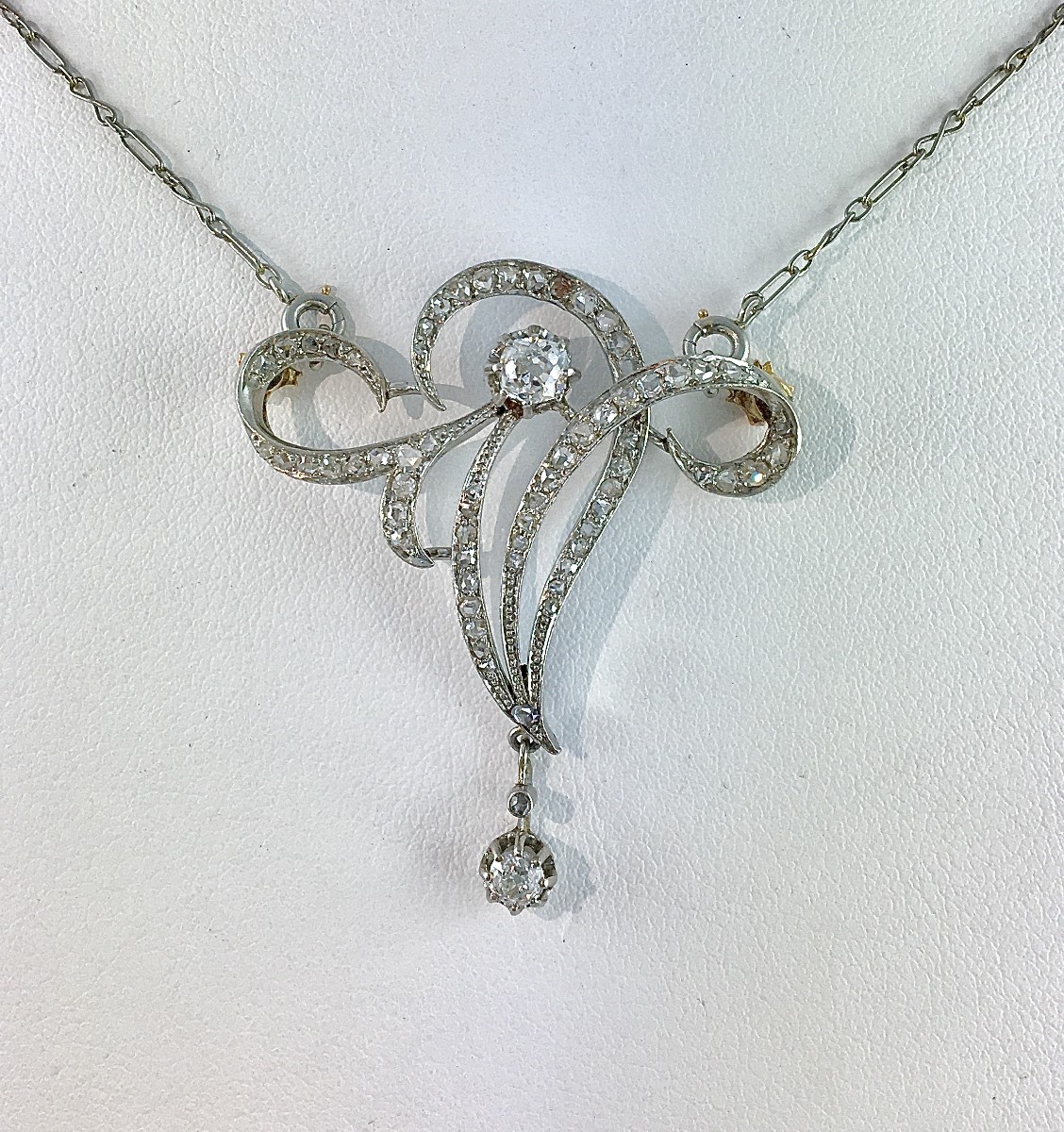 Collier Belle Epoque Art Nouveau Diamants Sur Platine Et Or Blanc, Sur Sa Chaîne En Or Blanc