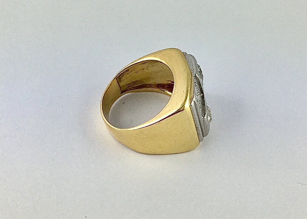 Bague Tank Forme Chevalière Diamants En Damier Sur  Platine Et Or Jaune -photo-3