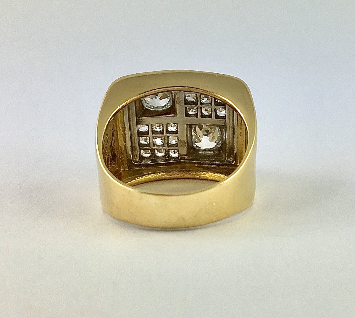 Bague Tank Forme Chevalière Diamants En Damier Sur  Platine Et Or Jaune -photo-6